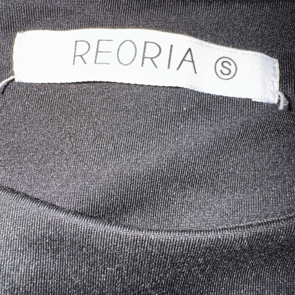 Black Double-Layered Crop Top - Picture 4 of 4